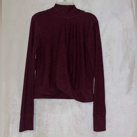 Old Navy Active Breathe Workout Top - Picture 2 of 6